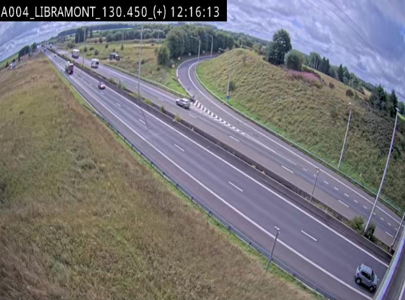 Webcam à Libramont sur l'E411 à la jonction avec la N89 menant vers Bouillon et la France. Vue orientée vers Arlon