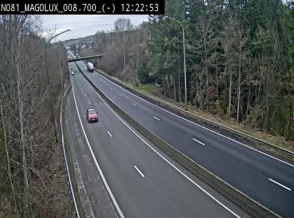 <h2>Webcam sur la N81 (E411) à hauteur de la jonction avec la N883. Vue orientée vers Arlon</h2>