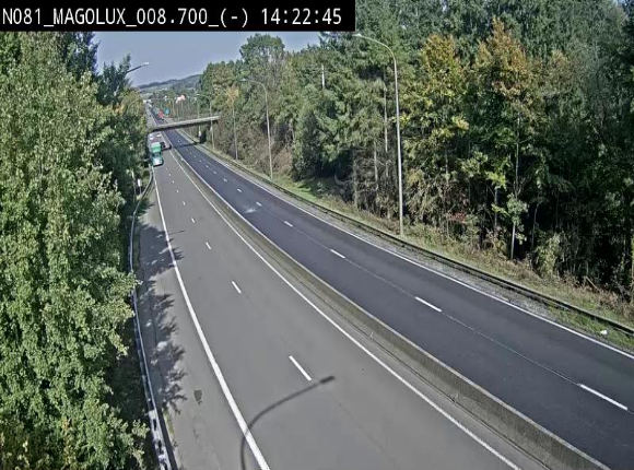 <h2>Webcam sur la N81 (E411) à hauteur de la jonction avec la N883. Vue orientée vers Arlon</h2>