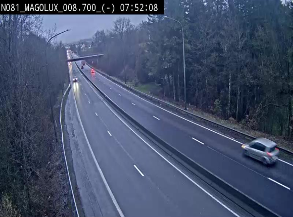 <h2>Webcam sur la N81 (E411) à hauteur de la jonction avec la N883. Vue orientée vers Arlon</h2>