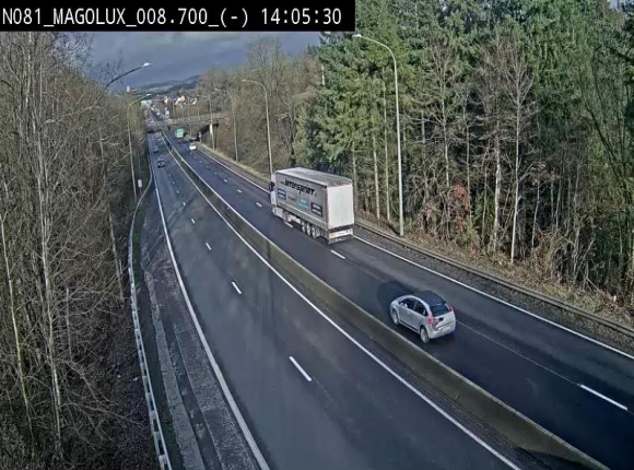 <h2>Webcam sur la N81 (E411) à hauteur de la jonction avec la N883. Vue orientée vers Arlon</h2>