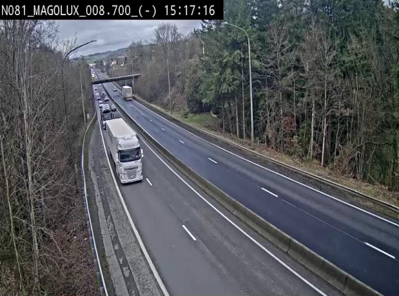 <h2>Webcam sur la N81 (E411) à hauteur de la jonction avec la N883. Vue orientée vers Arlon</h2>