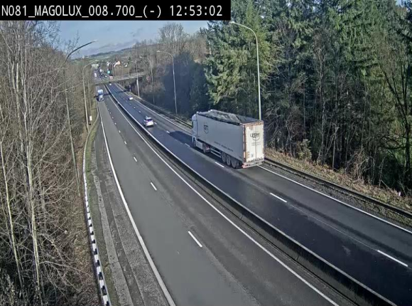 <h2>Webcam sur la N81 (E411) à hauteur de la jonction avec la N883. Vue orientée vers Arlon</h2>