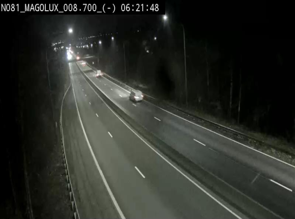 Webcam sur la N81 (E411) à hauteur de la jonction avec la N883. Vue orientée vers Arlon