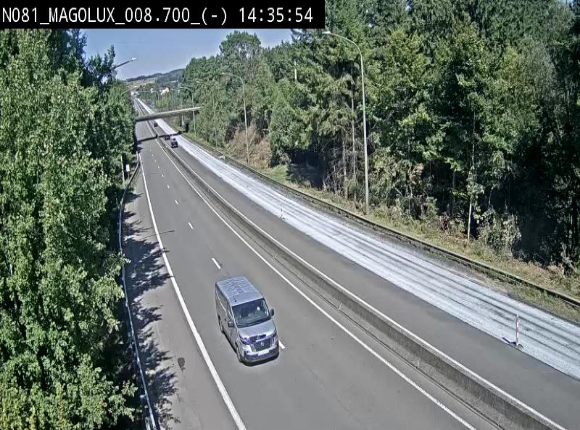Webcam sur la N81 (E411) à hauteur de la jonction avec la N883. Vue orientée vers Arlon