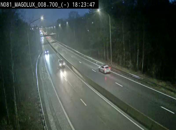 <h2>Webcam sur la N81 (E411) à hauteur de la jonction avec la N883. Vue orientée vers Arlon</h2>