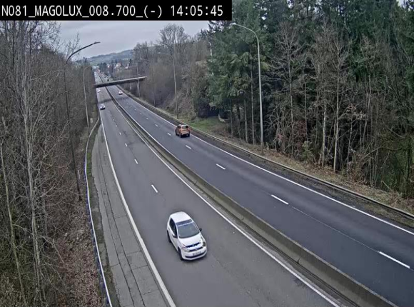 <h2>Webcam sur la N81 (E411) à hauteur de la jonction avec la N883. Vue orientée vers Arlon</h2>