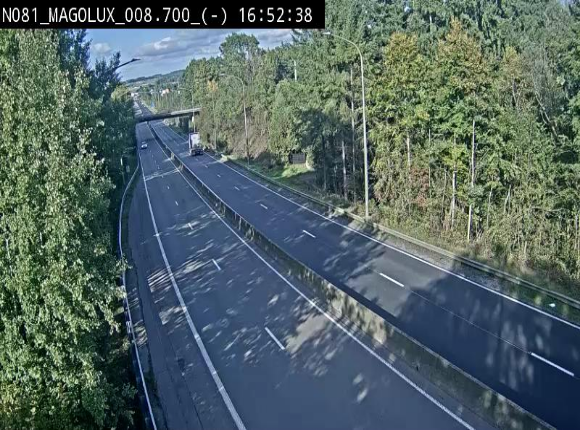 <h2>Webcam sur la N81 (E411) à hauteur de la jonction avec la N883. Vue orientée vers Arlon</h2>