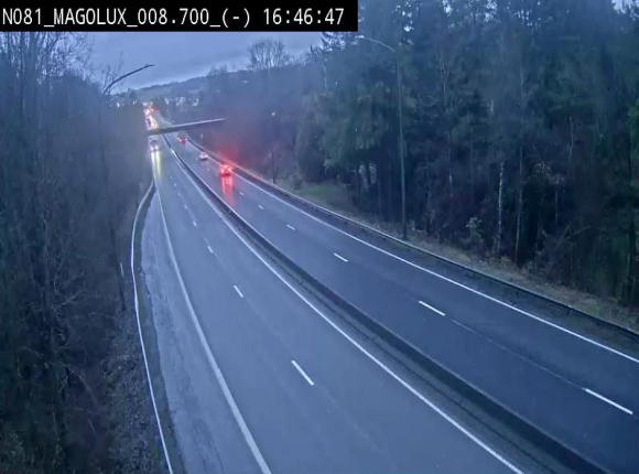 <h2>Webcam sur la N81 (E411) à hauteur de la jonction avec la N883. Vue orientée vers Arlon</h2>