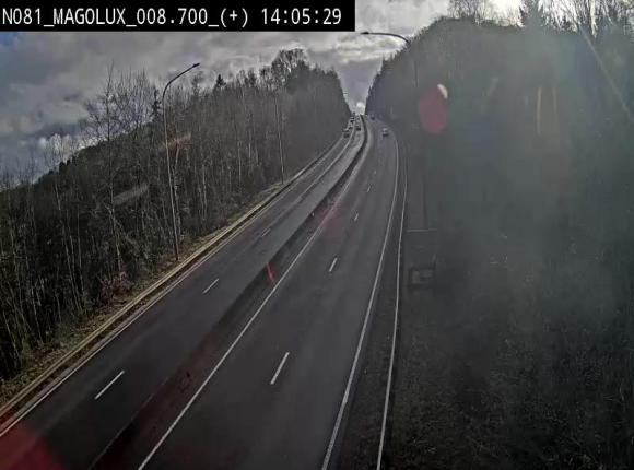 <h2>Webcam sur la N81 (E411) à hauteur de la jonction avec la N883. Vue orientée vers Longwy</h2>