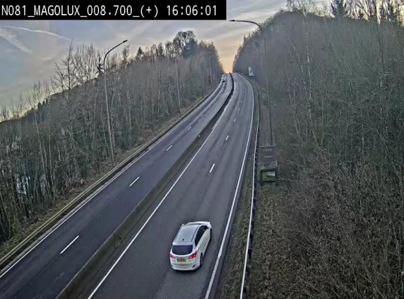 <h2>Webcam sur la N81 (E411) à hauteur de la jonction avec la N883. Vue orientée vers Longwy</h2>