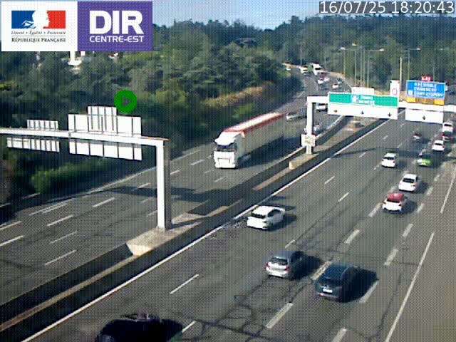 Caméra de circulation routière sur le boulevard périphérique Laurent Bonnevay de Lyon (D383) à hauteur de Bron, avant la jonction avec l'A43. Vue orientée vers l'échangeur