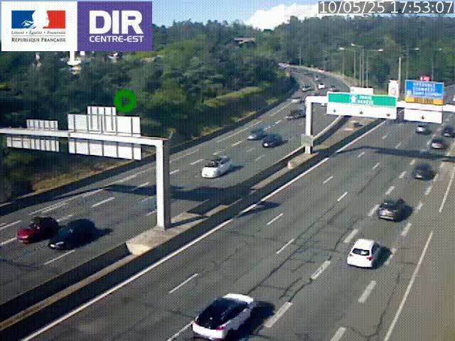 Caméra de circulation routière sur le boulevard périphérique Laurent Bonnevay de Lyon (D383) à hauteur de Bron, avant la jonction avec l'A43. Vue orientée vers l'échangeur