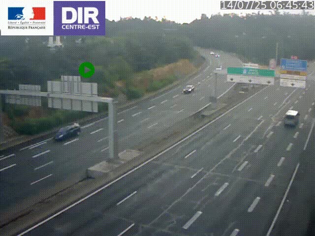Caméra de circulation routière sur le boulevard périphérique Laurent Bonnevay de Lyon (D383) à hauteur de Bron, avant la jonction avec l'A43. Vue orientée vers l'échangeur