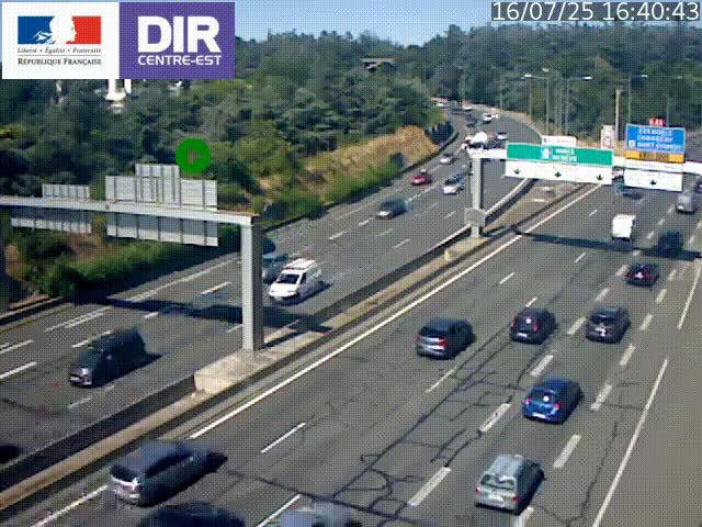 Caméra de circulation routière sur le boulevard périphérique Laurent Bonnevay de Lyon (D383) à hauteur de Bron, avant la jonction avec l'A43. Vue orientée vers l'échangeur