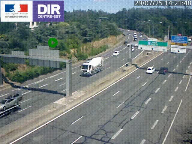 Caméra de circulation routière sur le boulevard périphérique Laurent Bonnevay de Lyon (D383) à hauteur de Bron, avant la jonction avec l'A43. Vue orientée vers l'échangeur