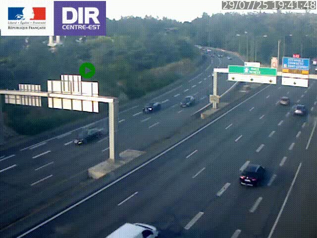 Caméra de circulation routière sur le boulevard périphérique Laurent Bonnevay de Lyon (D383) à hauteur de Bron, avant la jonction avec l'A43. Vue orientée vers l'échangeur