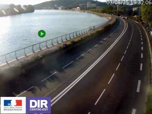 Webcam sur le quai Parjot à Vienne, aux Portes de Lyon, sur la Nationale 7, à la jonction avec le boulevard du Rhône-nord (D1407), caméra orientée vers Lyon