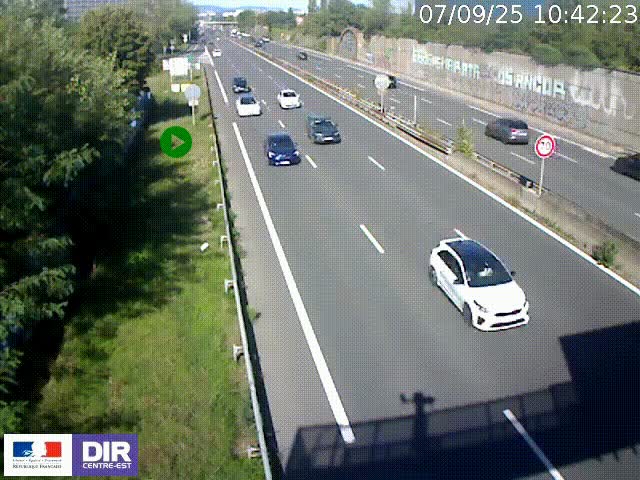 Webcam à Bron sur l'A43 à la jonction avec le boulevard périphérique de Lyon (D383). Vue orientée vers Lyon