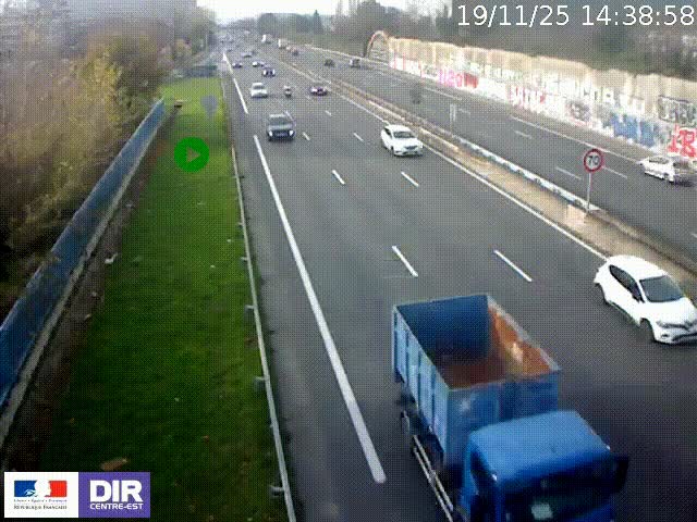 Webcam à Bron sur l'A43 à la jonction avec le boulevard périphérique de Lyon (D383). Vue orientée vers Lyon