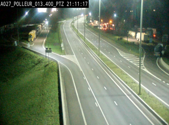 Webcam A27/E42 avec vue sur le parking de l'aire de Polleur, après le Viaduc de Polleur à Theux. Vue orientée vers Liège