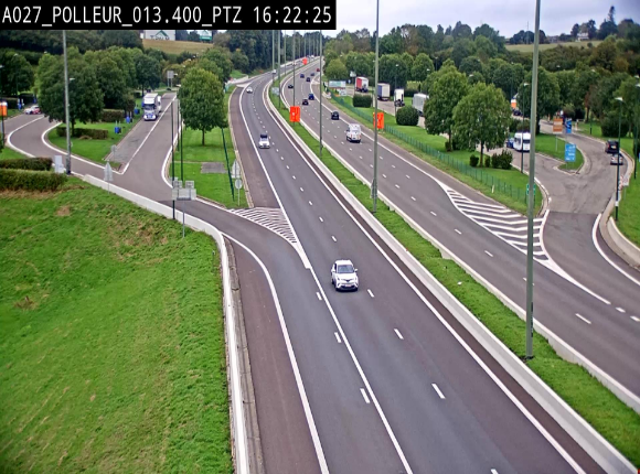 Webcam A27/E42 avec vue sur le parking de l'aire de Polleur, après le Viaduc de Polleur à Theux. Vue orientée vers Liège