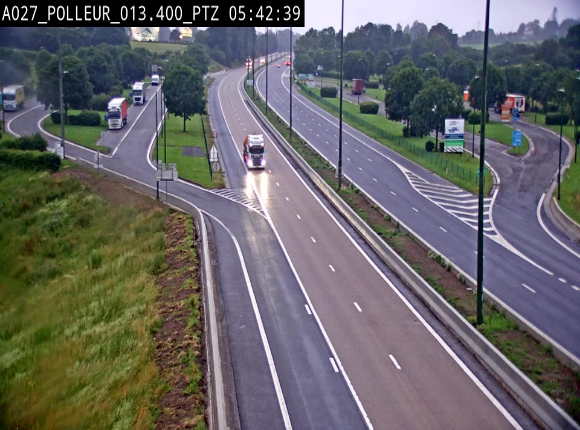 Webcam A27/E42 avec vue sur le parking de l'aire de Polleur, après le Viaduc de Polleur à Theux. Vue orientée vers Liège