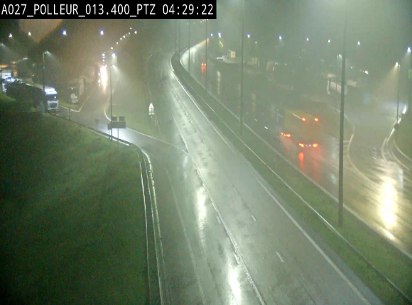 Webcam A27/E42 avec vue sur le parking de l'aire de Polleur, après le Viaduc de Polleur à Theux. Vue orientée vers Liège