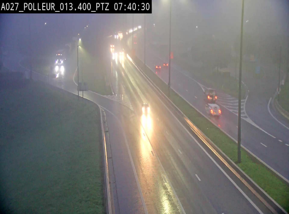 Webcam A27/E42 avec vue sur le parking de l'aire de Polleur, après le Viaduc de Polleur à Theux. Vue orientée vers Liège