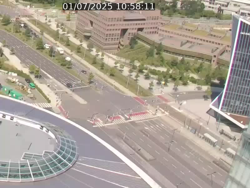 Webcam sur l'avenue John Fitzgerald Kennedy (N51) avec vue sur le Pont rouge (Pont Grande Duchesse Charlotte), l'arrêt Pfaffenthal et l'entrée du quartier Kirchberg