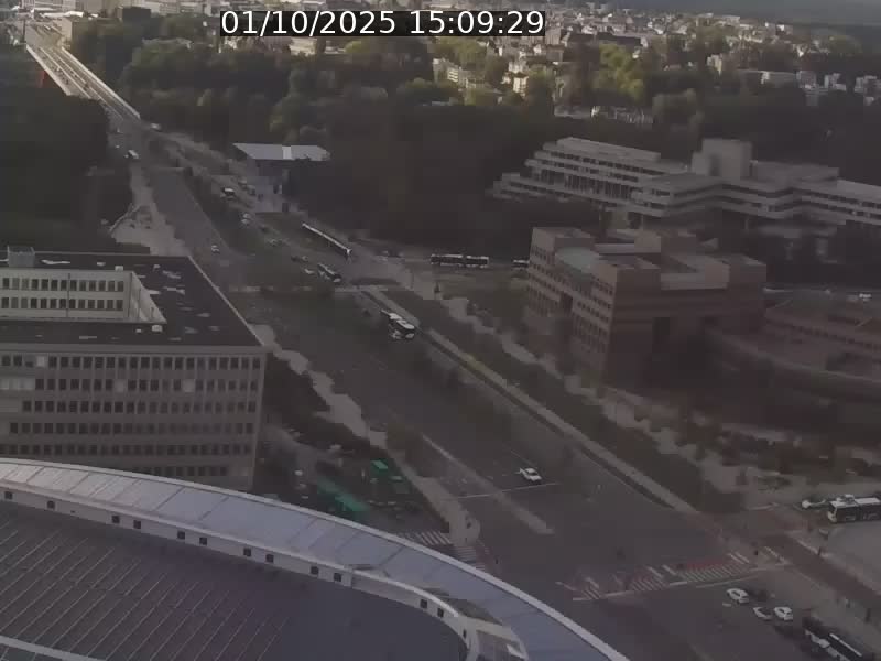 <h2>Webcam sur l'avenue John Fitzgerald Kennedy (N51) avec vue sur le Pont rouge (Pont Grande Duchesse Charlotte), l'arrêt Pfaffenthal et l'entrée du quartier Kirchberg</h2>