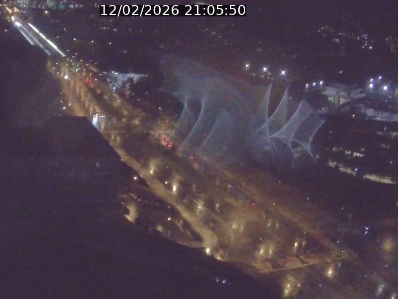 Webcam sur l'avenue John Fitzgerald Kennedy (N51) avec vue sur le Pont rouge (Pont Grande Duchesse Charlotte), l'arrêt Pfaffenthal et l'entrée du quartier Kirchberg