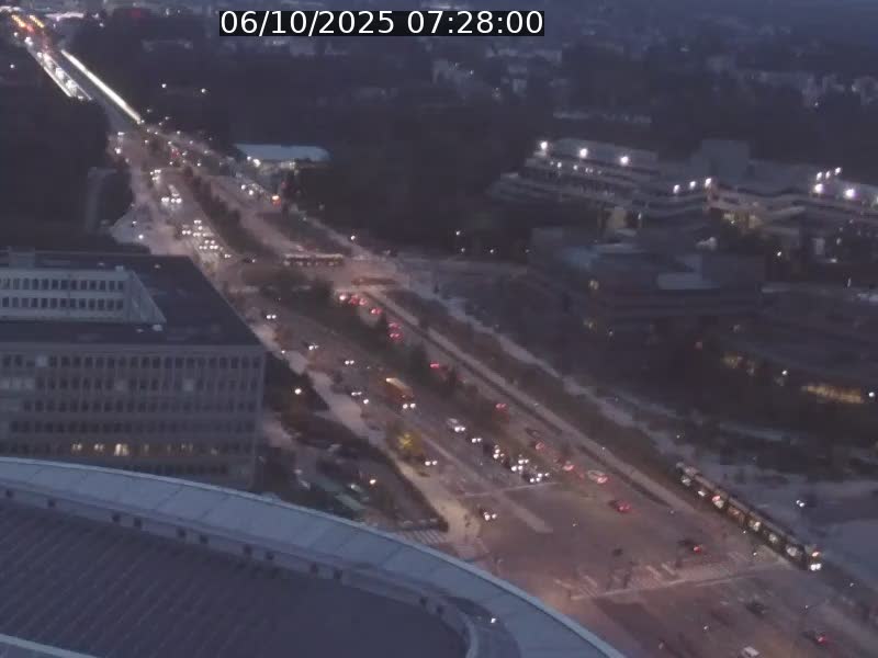 <h2>Webcam sur l'avenue John Fitzgerald Kennedy (N51) avec vue sur le Pont rouge (Pont Grande Duchesse Charlotte), l'arrêt Pfaffenthal et l'entrée du quartier Kirchberg</h2>