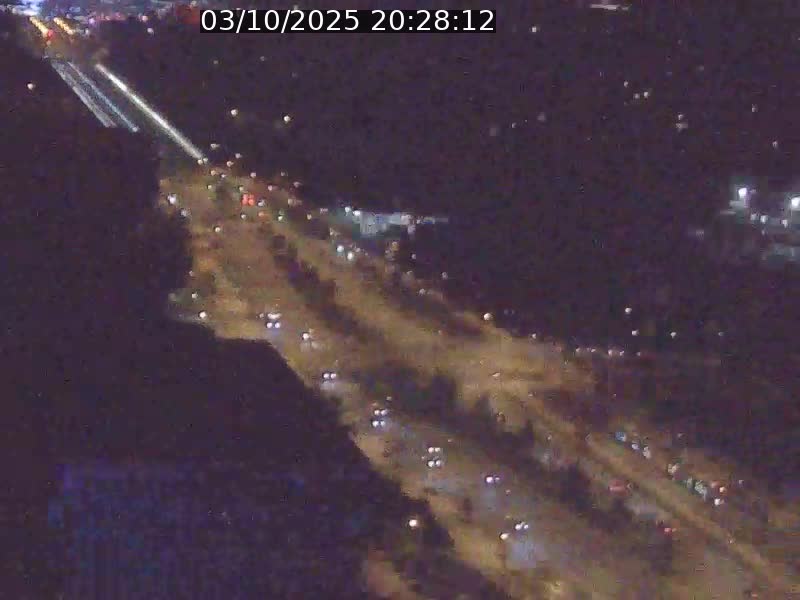 <h2>Webcam sur l'avenue John Fitzgerald Kennedy (N51) avec vue sur le Pont rouge (Pont Grande Duchesse Charlotte), l'arrêt Pfaffenthal et l'entrée du quartier Kirchberg</h2>