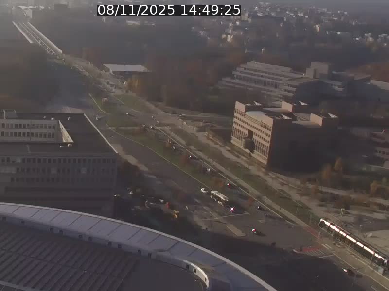 <h2>Webcam sur l'avenue John Fitzgerald Kennedy (N51) avec vue sur le Pont rouge (Pont Grande Duchesse Charlotte), l'arrêt Pfaffenthal et l'entrée du quartier Kirchberg</h2>