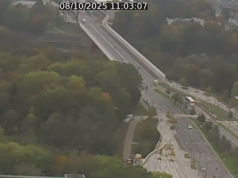 <h2>Webcam sur l'avenue John Fitzgerald Kennedy (N51) avec vue sur le Pont rouge (Pont Grande Duchesse Charlotte), l'arrêt Pfaffenthal et l'entrée du quartier Kirchberg</h2>