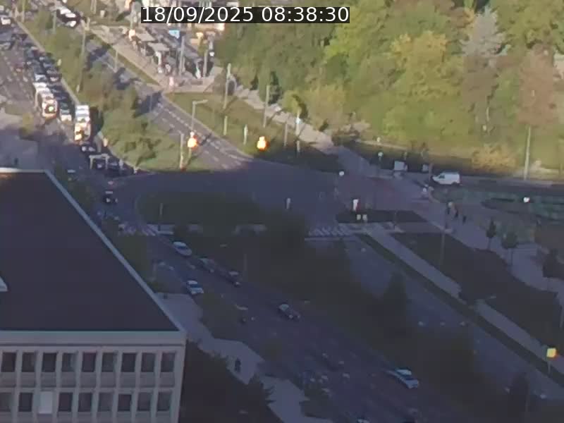 <h2>Webcam sur l'avenue John Fitzgerald Kennedy (N51) avec vue sur le Pont rouge (Pont Grande Duchesse Charlotte), l'arrêt Pfaffenthal et l'entrée du quartier Kirchberg</h2>
