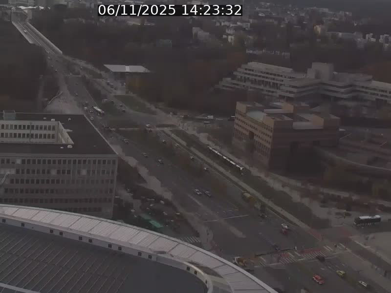 <h2>Webcam sur l'avenue John Fitzgerald Kennedy (N51) avec vue sur le Pont rouge (Pont Grande Duchesse Charlotte), l'arrêt Pfaffenthal et l'entrée du quartier Kirchberg</h2>