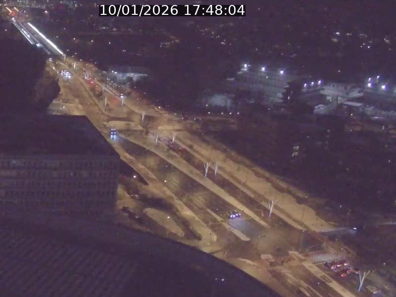 <h2>Webcam sur l'avenue John Fitzgerald Kennedy (N51) avec vue sur le Pont rouge (Pont Grande Duchesse Charlotte), l'arrêt Pfaffenthal et l'entrée du quartier Kirchberg</h2>