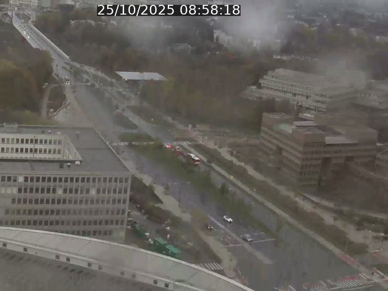 <h2>Webcam sur l'avenue John Fitzgerald Kennedy (N51) avec vue sur le Pont rouge (Pont Grande Duchesse Charlotte), l'arrêt Pfaffenthal et l'entrée du quartier Kirchberg</h2>