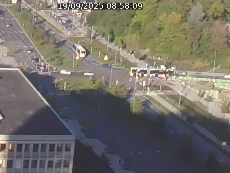 <h2>Webcam sur l'avenue John Fitzgerald Kennedy (N51) avec vue sur le Pont rouge (Pont Grande Duchesse Charlotte), l'arrêt Pfaffenthal et l'entrée du quartier Kirchberg</h2>