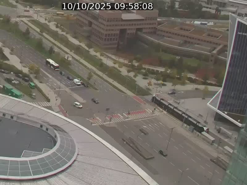 <h2>Webcam sur l'avenue John Fitzgerald Kennedy (N51) avec vue sur le Pont rouge (Pont Grande Duchesse Charlotte), l'arrêt Pfaffenthal et l'entrée du quartier Kirchberg</h2>