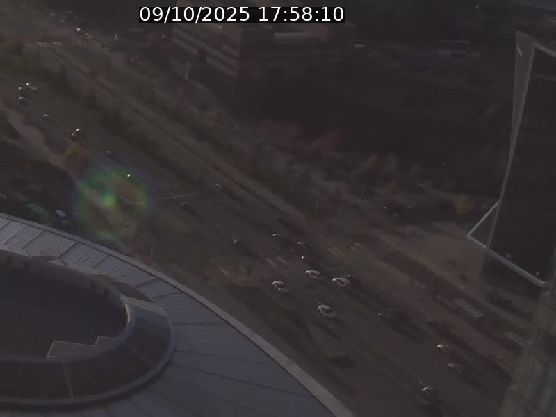 <h2>Webcam sur l'avenue John Fitzgerald Kennedy (N51) avec vue sur le Pont rouge (Pont Grande Duchesse Charlotte), l'arrêt Pfaffenthal et l'entrée du quartier Kirchberg</h2>