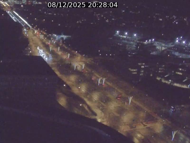 <h2>Webcam sur l'avenue John Fitzgerald Kennedy (N51) avec vue sur le Pont rouge (Pont Grande Duchesse Charlotte), l'arrêt Pfaffenthal et l'entrée du quartier Kirchberg</h2>