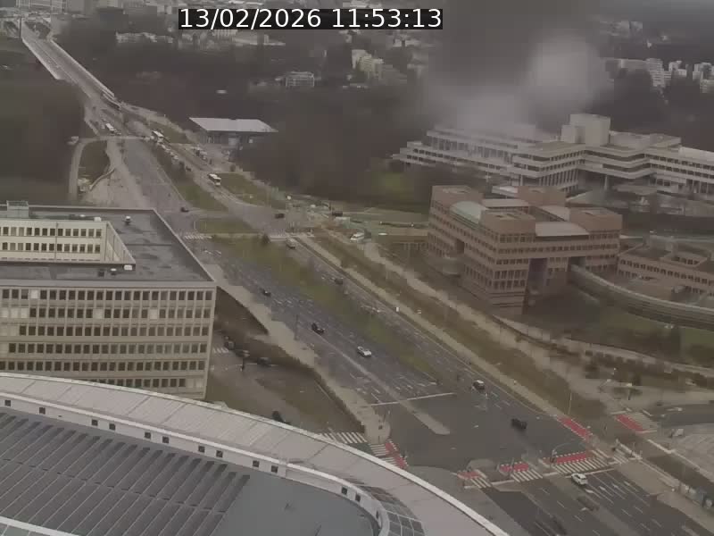 <h2>Webcam sur l'avenue John Fitzgerald Kennedy (N51) avec vue sur le Pont rouge (Pont Grande Duchesse Charlotte), l'arrêt Pfaffenthal et l'entrée du quartier Kirchberg</h2>