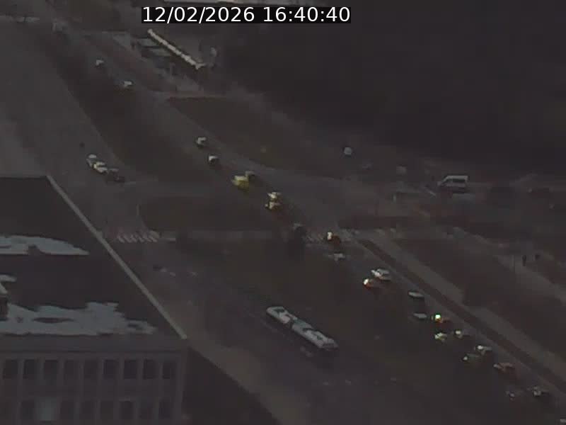 <h2>Webcam sur l'avenue John Fitzgerald Kennedy (N51) avec vue sur le Pont rouge (Pont Grande Duchesse Charlotte), l'arrêt Pfaffenthal et l'entrée du quartier Kirchberg</h2>