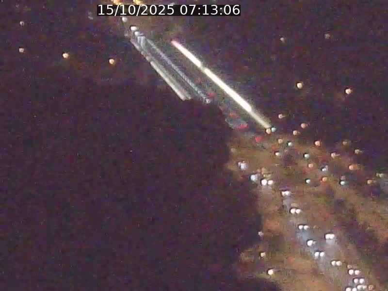 <h2>Webcam sur l'avenue John Fitzgerald Kennedy (N51) avec vue sur le Pont rouge (Pont Grande Duchesse Charlotte), l'arrêt Pfaffenthal et l'entrée du quartier Kirchberg</h2>