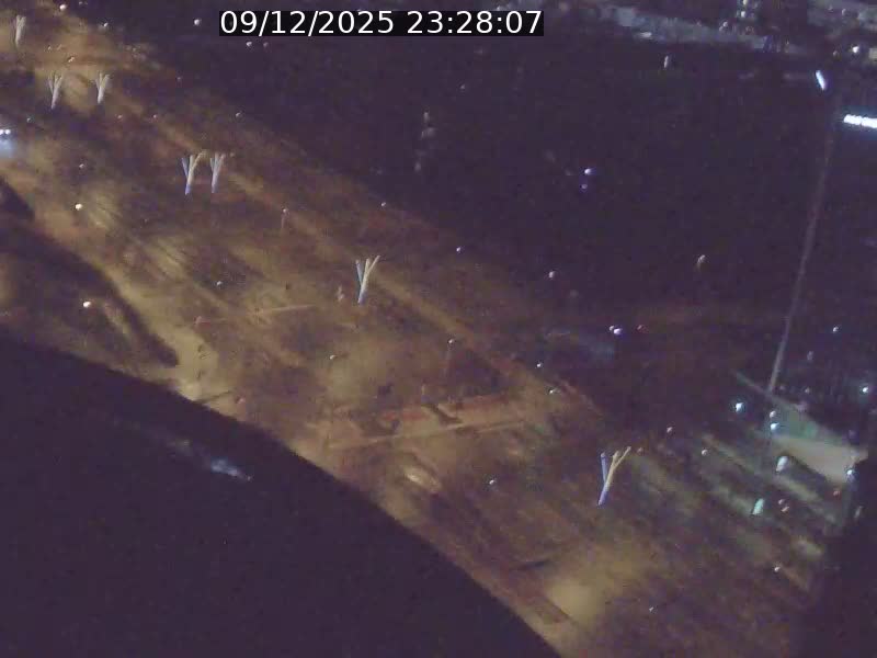 <h2>Webcam sur l'avenue John Fitzgerald Kennedy (N51) avec vue sur le Pont rouge (Pont Grande Duchesse Charlotte), l'arrêt Pfaffenthal et l'entrée du quartier Kirchberg</h2>