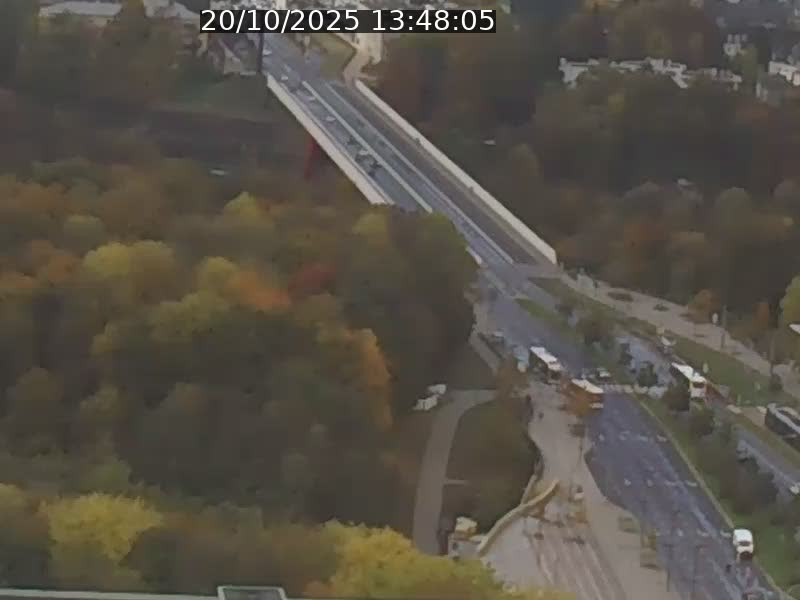 <h2>Webcam sur l'avenue John Fitzgerald Kennedy (N51) avec vue sur le Pont rouge (Pont Grande Duchesse Charlotte), l'arrêt Pfaffenthal et l'entrée du quartier Kirchberg</h2>