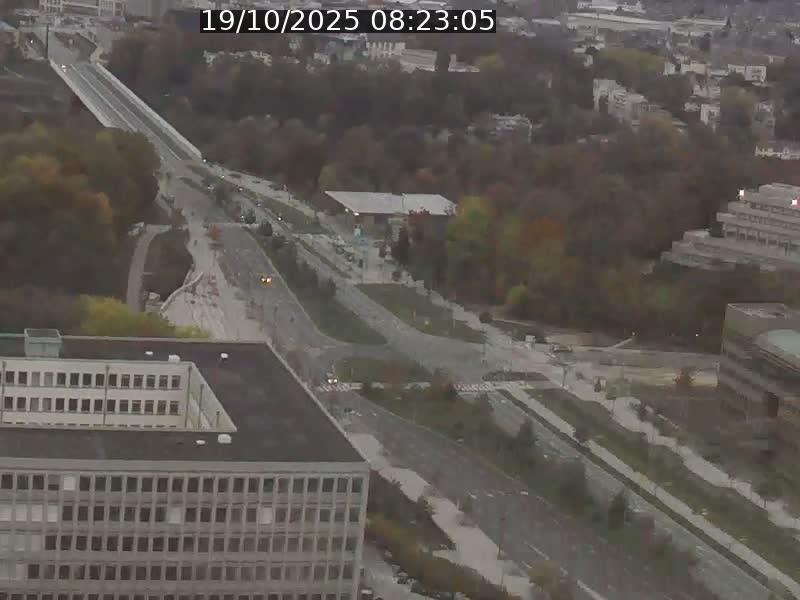 <h2>Webcam sur l'avenue John Fitzgerald Kennedy (N51) avec vue sur le Pont rouge (Pont Grande Duchesse Charlotte), l'arrêt Pfaffenthal et l'entrée du quartier Kirchberg</h2>